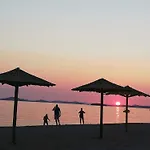 Apartment In With Terrace, Air Conditioning, Wifi Pirovac