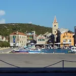 Apartment In With Terrace, Air Conditioning, Wifi Pirovac