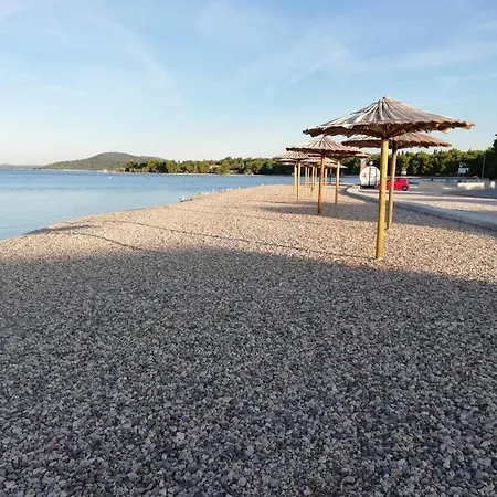 Apartment In With Terrace, Air Conditioning, Wifi Pirovac