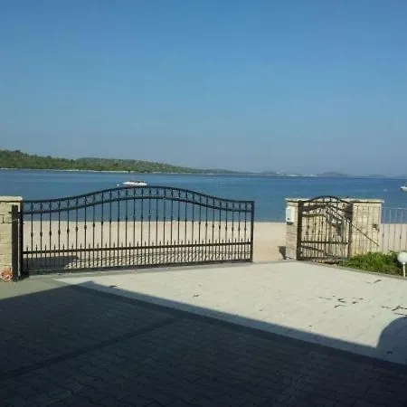 Apartment In With Terrace, Air Conditioning, Wifi Pirovac