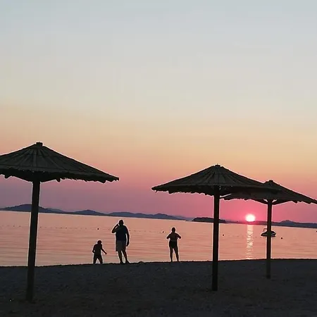 Apartman In With Terrace, Air Conditioning, Wifi Pirovac