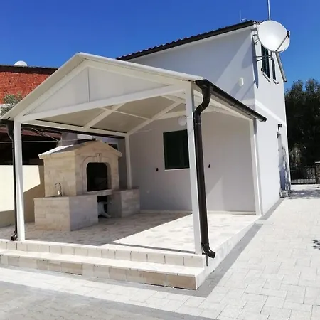 In With Terrace, Air Conditioning, Wifi アパート