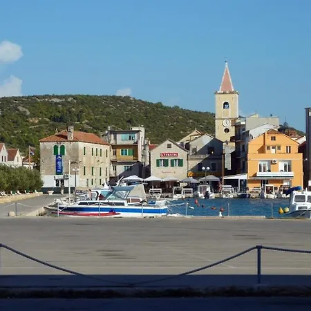 Apartman In With Terrace, Air Conditioning, Wifi Pirovac
