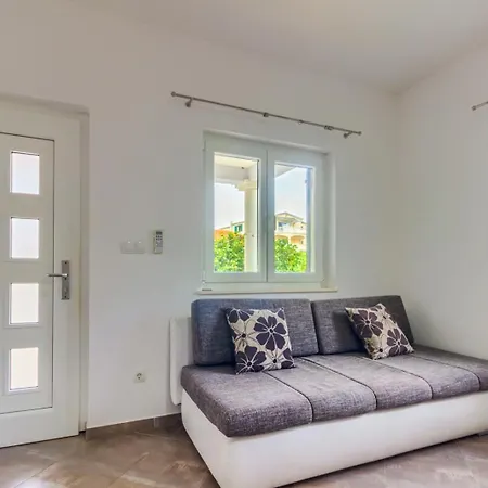 In With Terrace, Air Conditioning, Wifi * Pirovac