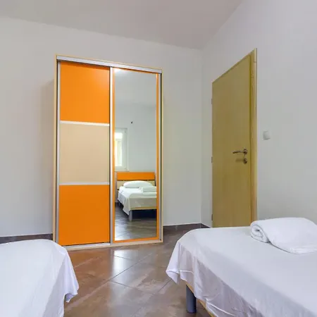 In With Terrace, Air Conditioning, Wifi Apartment Pirovac