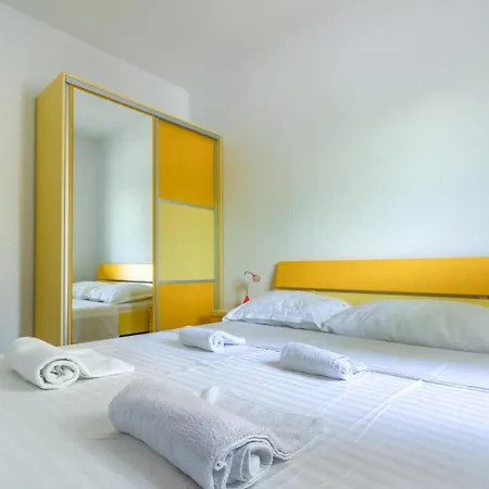 Apartman In With Terrace, Air Conditioning, Wifi