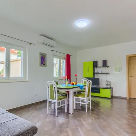 In With Terrace, Air Conditioning, Wifi