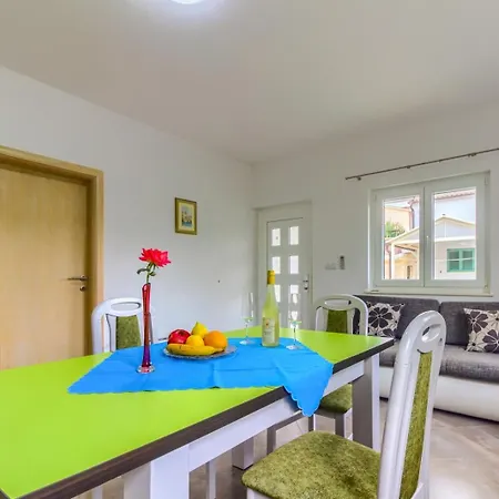 In With Terrace, Air Conditioning, Wifi Pirovac