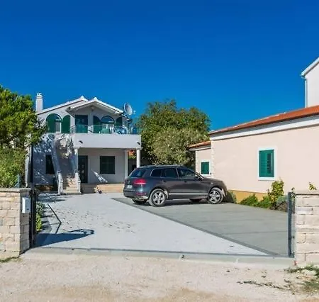 In With Terrace, Air Conditioning, Wifi * Pirovac