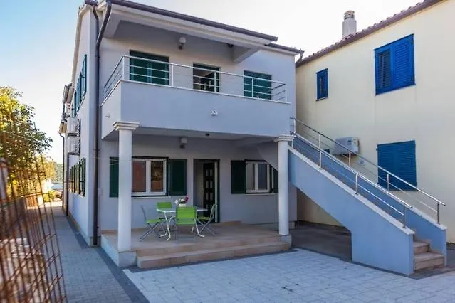 Appartamento In With Terrace, Air Conditioning, Wifi Pirovac