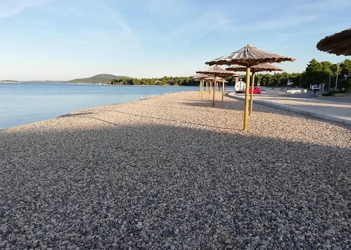 Appartamento In With Terrace, Air Conditioning, Wifi Pirovac