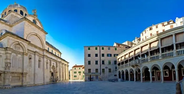 In With Terrace, Air Conditioning, Wifi