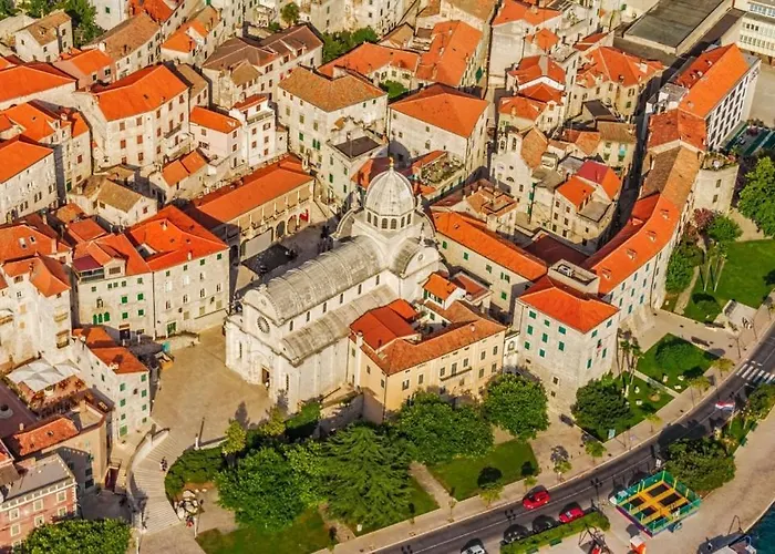 アパート In With Terrace, Air Conditioning, Wifi