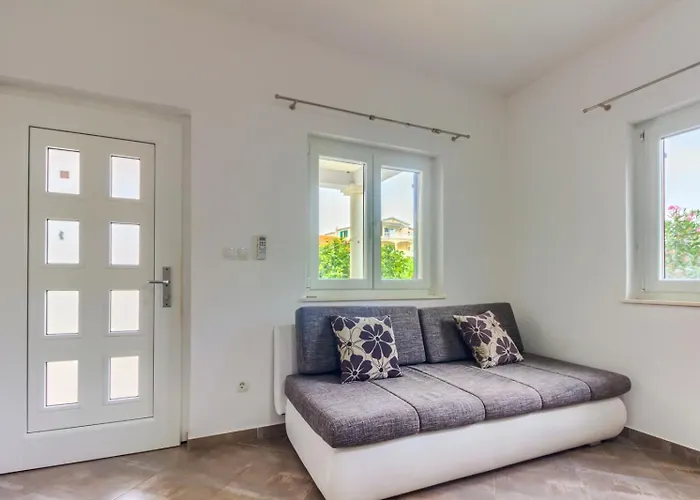 In With Terrace, Air Conditioning, Wifi * Pirovac