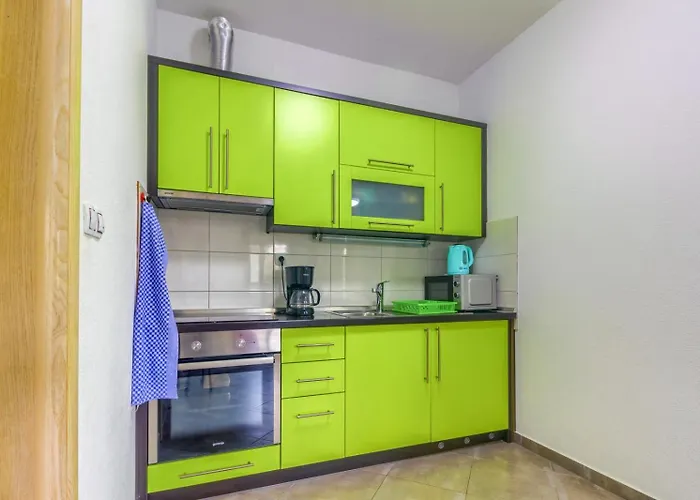 In With Terrace, Air Conditioning, Wifi * Pirovac