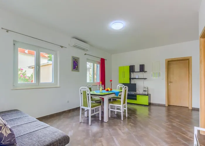 In With Terrace, Air Conditioning, Wifi