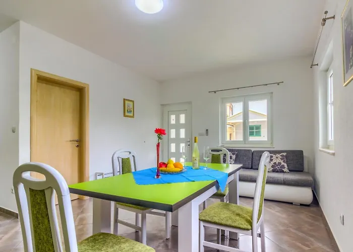 In With Terrace, Air Conditioning, Wifi Appartamento Pirovac