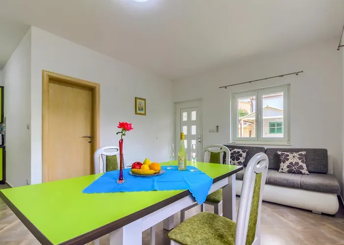 In With Terrace, Air Conditioning, Wifi Pirovac