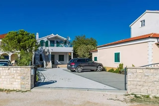 In With Terrace, Air Conditioning, Wifi * Pirovac